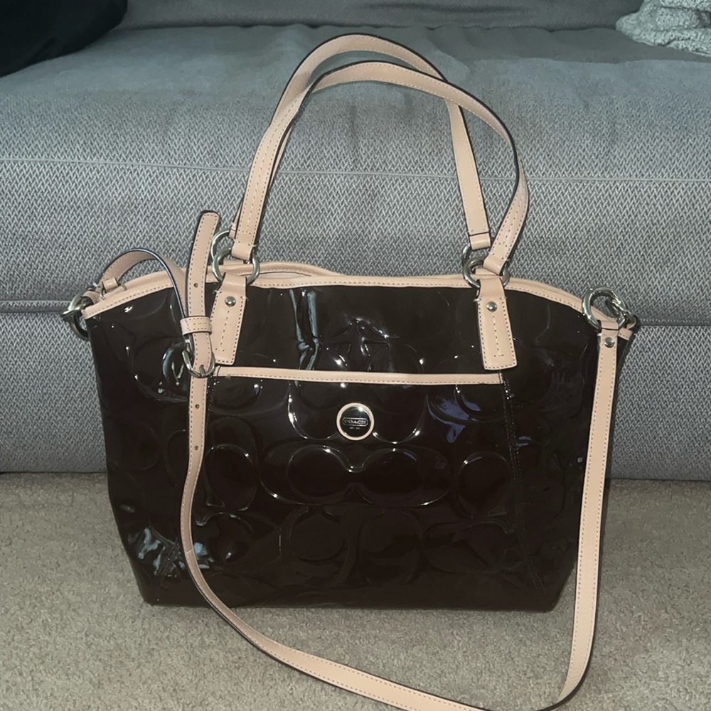 Coach brown Patent signature shoulder bag with Leather adjustable strap